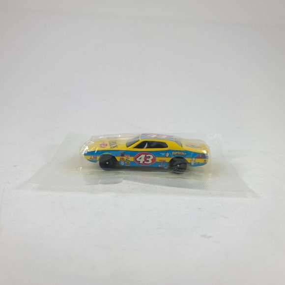Hot Wheels Salute To #43 Richard Petty '74 Dodge Charger Cheerios 2003 - Picture 5 of 6